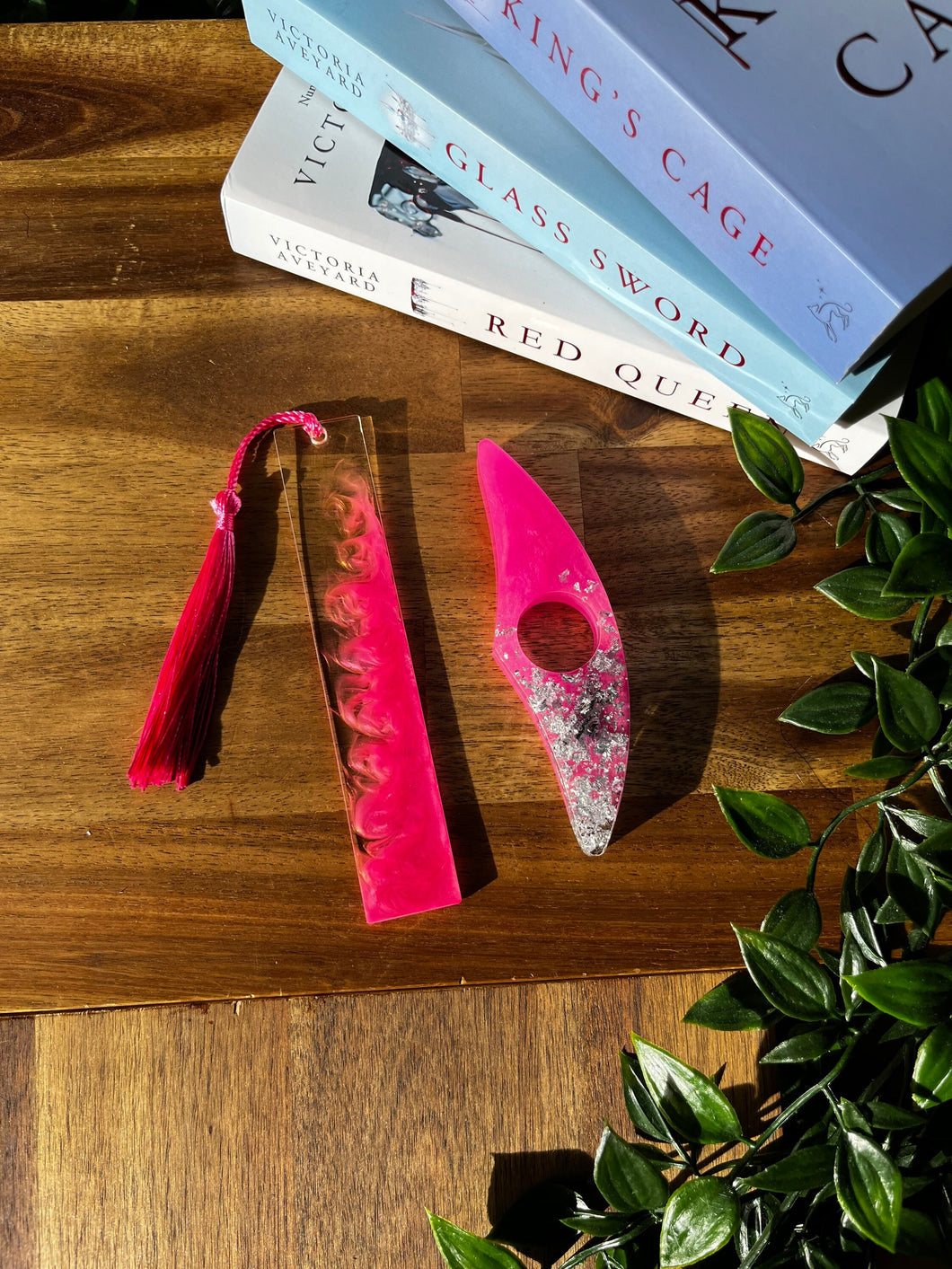 SET Bright Pink Bookmark & page holder