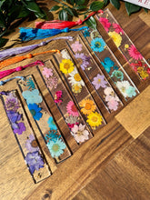 Load image into Gallery viewer, Dried Flowers Resin Bookmarks
