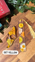 Load image into Gallery viewer, SET Dried Flowers Resin Page Holders
