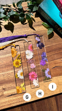 Load image into Gallery viewer, Dried Flowers Resin Bookmarks
