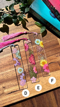 Load image into Gallery viewer, Dried Flowers Resin Bookmarks
