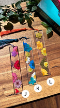 Load image into Gallery viewer, Dried Flowers Resin Bookmarks
