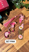 Load image into Gallery viewer, SET Dried Flowers Resin Page Holders
