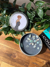 Load image into Gallery viewer, Nesta Archeron travel tin Acotar inspired Candles
