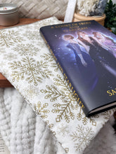 Load image into Gallery viewer, Snowflake Book Sleeve with zipper
