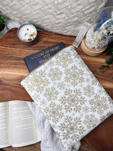 Load image into Gallery viewer, Snowflake Book Sleeve with zipper
